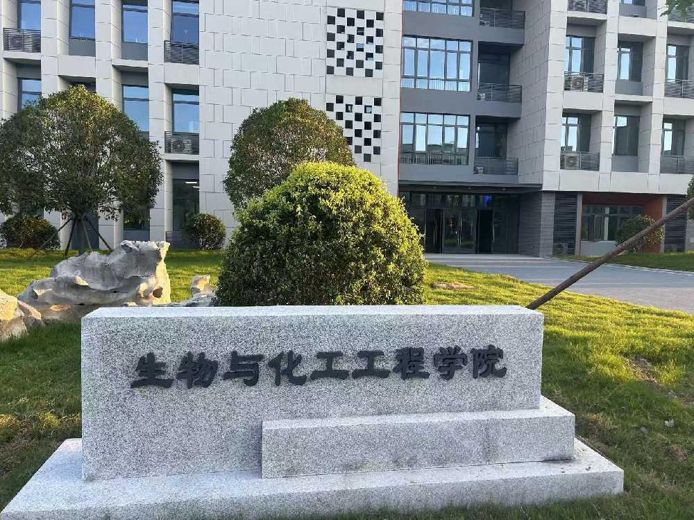 顺德区扬州职业大学体育场高杆灯项目
